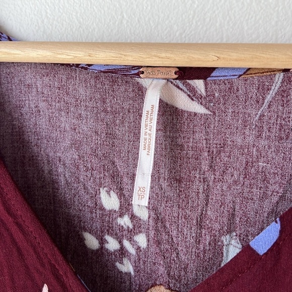 Free People Bella Floral Bell Sleeve Tunic Maroon Print V-Neck Blouse XS - Picture 7 of 10